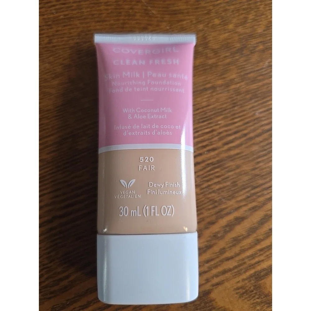 Covergirl Clean Fresh Foundation - FAIR 520 - 1fl oz‎